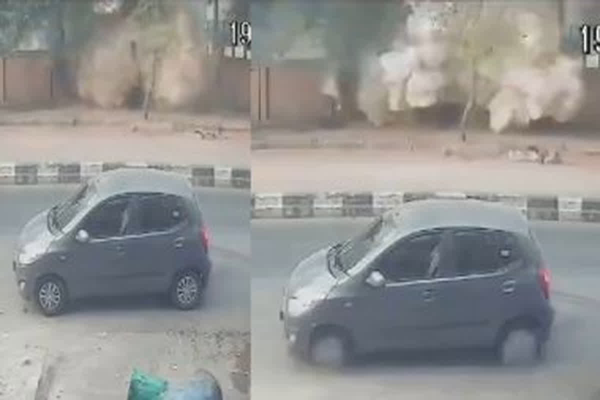 Delhi Blast Video : राजधानी के CRPF स्कूल के हुआ जोरदार धमाका, CCTV में कैद हुई घटना, देखें ब्लास्ट का वीडियो