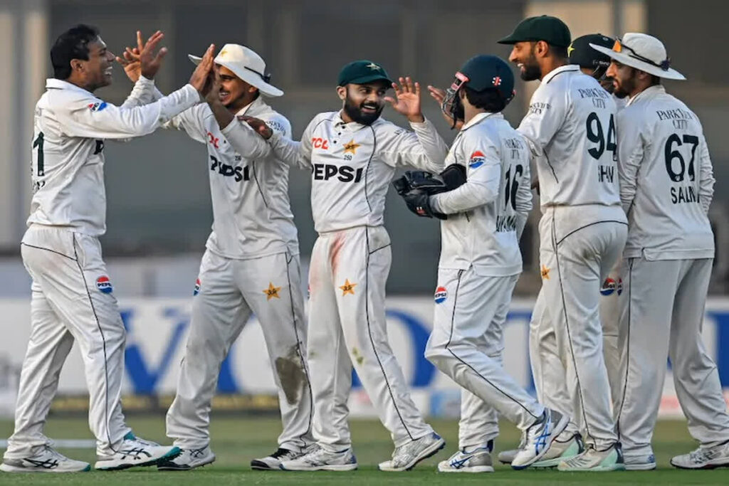 Pakistan won 2nd Test Match Aginst England