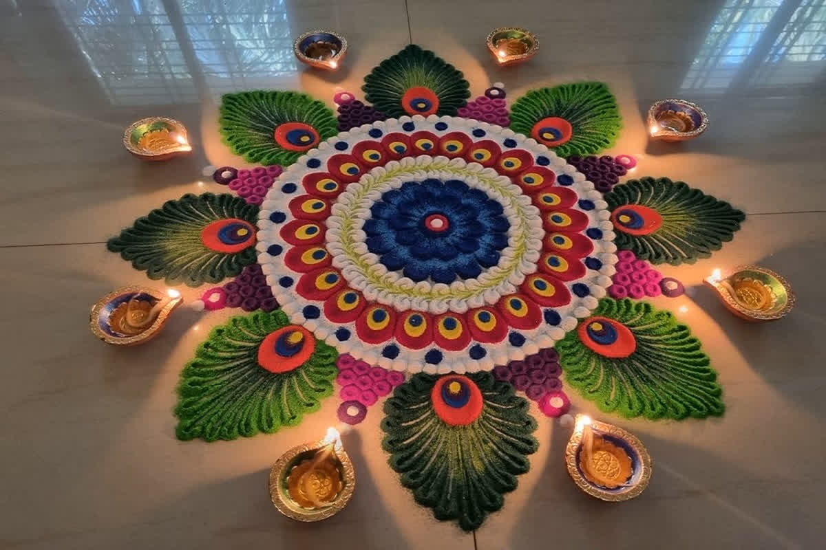 Diwali 2024: इस दिवाली जानिए रंगोली से जुड़ी ये दिलचस्प कहानी, क्यों दिवाली में घर के मुख्य द्वार पर क्यों बनाई जाती है रंगोली?,क्या है इसकी मान्यता