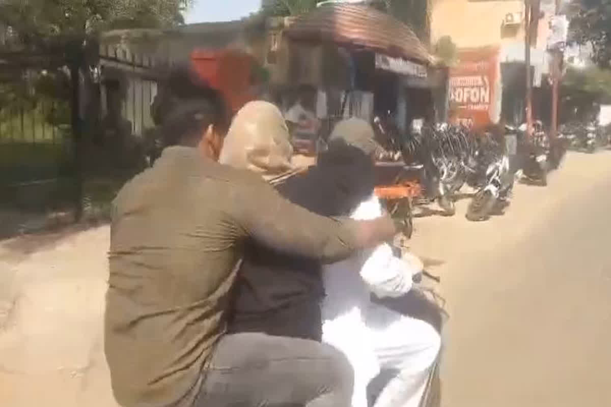 Bride Kidnap Before Suhagrat: सुहागरात से पहले उठा ले गए दुल्हन को, कुछ कर पाता दूल्हा उससे पहले स्कूटी में लेकर हो गए फुर्र