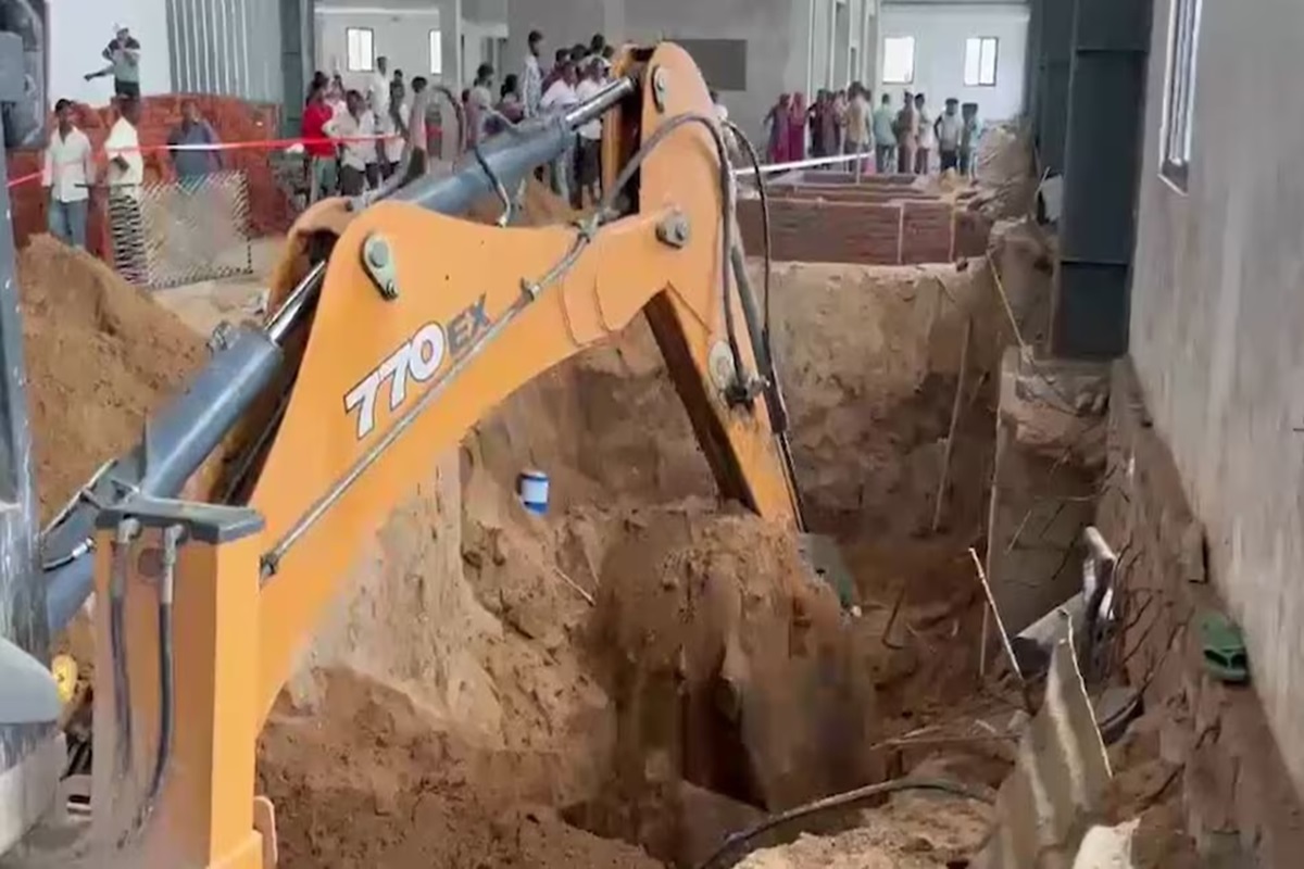 Gujarat Accident: दर्दनाक हादसा… निर्माण स्थल पर मिट्टी धंसने से 7 मजदूर की मौत, इलाके में मचा हड़कंप
