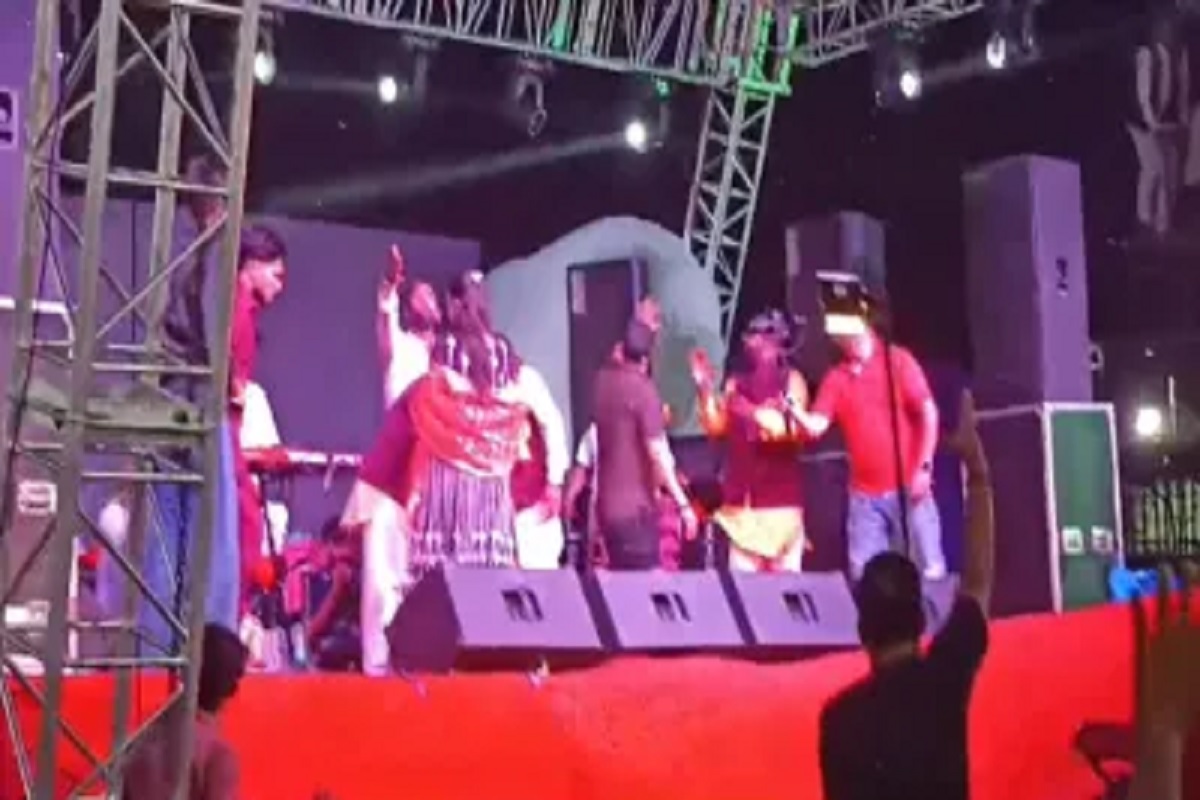 Ludhiana Jagran Incident Video: माता के जगराता के दौरान बड़ा हादसा, मंच गिरने से दो महिलाओं की मौत, वीडियो देखकर आपका भी दहल जाएगा दिल