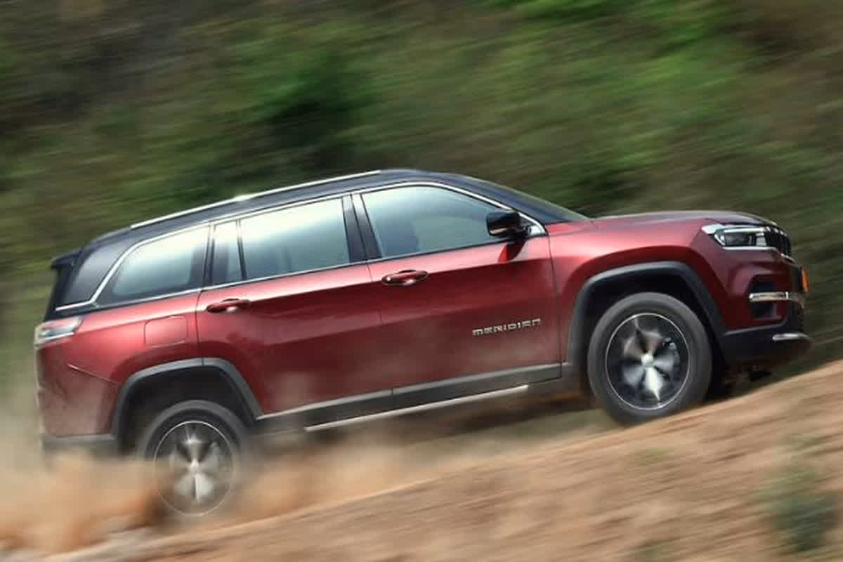 Jeep Meridian Discount Offer: त्योहारी सीजन में कार खरीदने का सहीं समय, अपनी दमदार SUV पर 3.15 लाख रुपए तक का डिस्काउंट दे रही ये कंपनी