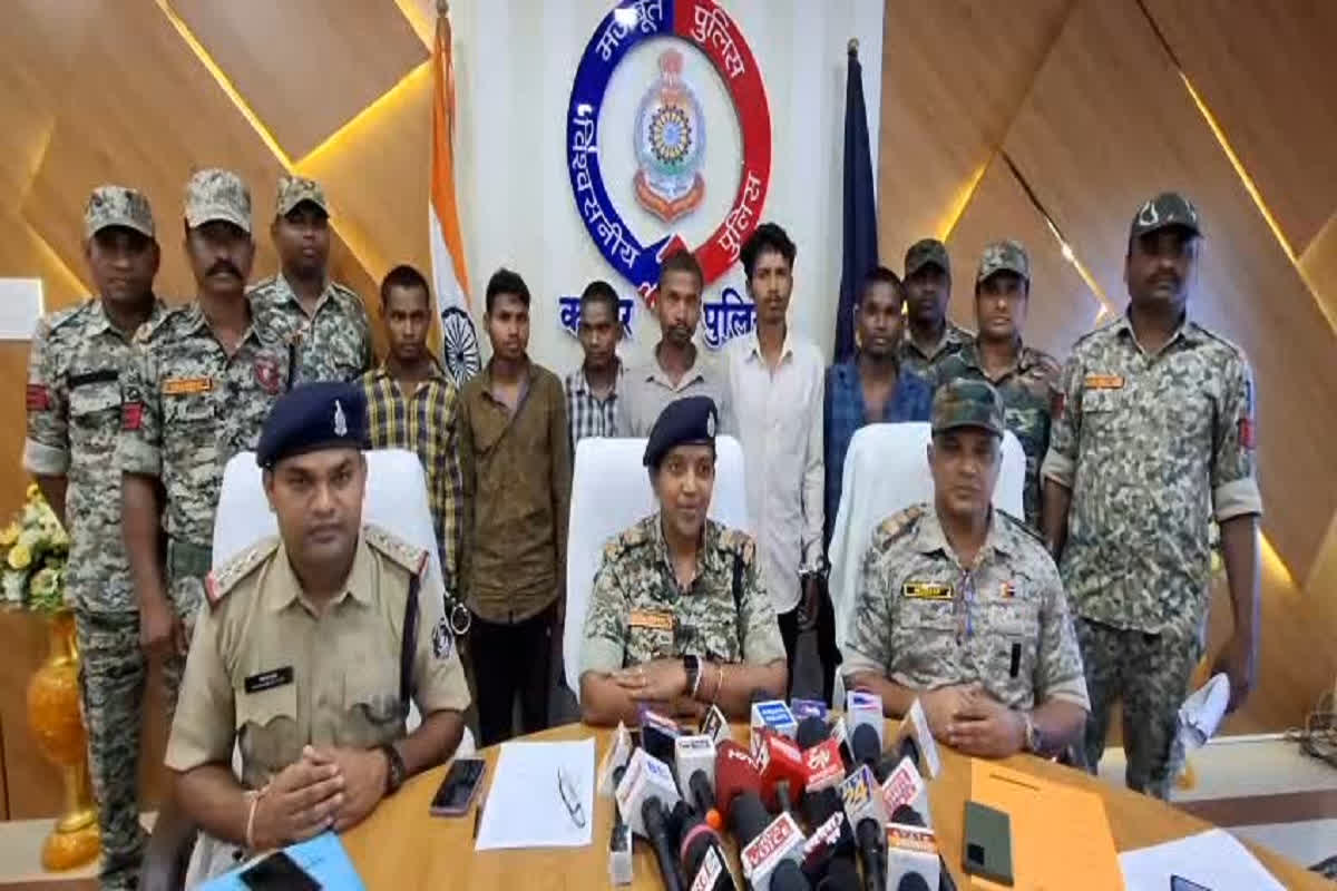 Kanker Crime News: जादू टोना के शक में बुजुर्ग की निर्मम हत्या से इलाके में मचा हड़कंप, भतीजा समते 6 आरोपियों को पुलिस ने किया गिरफ्तार