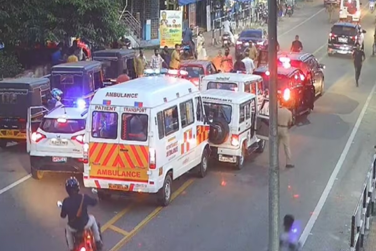 Kerala CM Convoy Accident: मुख्यमंत्री के काफिले की 5 गाड़ियां आपस में टकराईं, दुर्घटना में बाल-बाल बचे सीएम, देखें वीडियो