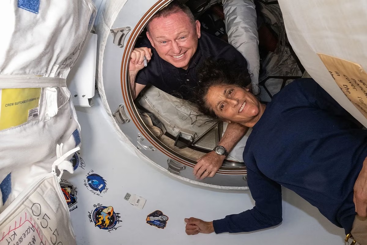 NASA Astronaut Sunita Williams : 8 महीने बाद अंतरिक्ष से लौटे यात्री की बिगड़ी तबीयत!  इलाज के लिए अस्पताल में भर्ती, जानें सुनीता विलियम्स के घर आने में क्यों हो रही देरी? 
