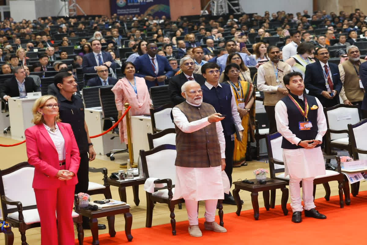 PM Modi Inaugurated WTSA Program : पीएम मोदी ने किया WTSA कार्यक्रम का उद्घाटन, युवा उद्यमियों से किया सीधा संवाद, कहा – जल्द ही 6G टेक्नोलॉजी लॉन्च करेगा भारत