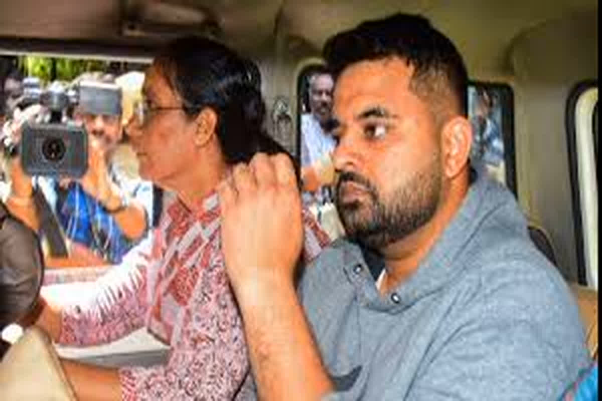 Prajwal Revanna Bail Plea Rejected : दुष्कर्म के मामले में जेल बंद प्रज्वल रेवन्ना को हाईकोर्ट से बड़ा झटका, जमानत याचिका खारिज