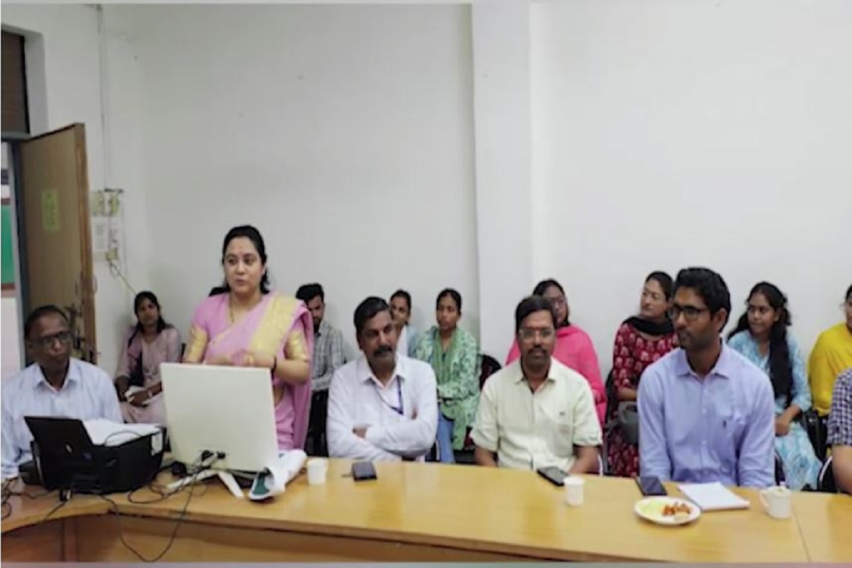 जबलपुर कृषि विश्वविद्यालय में किसान संगोष्ठी एवं जागरूकता व्याख्यान का आयोजन, PPVFRA परियोजना प्रमुख डॉ. स्तुति शर्मा के प्रयासों को मिली प्रशंसा