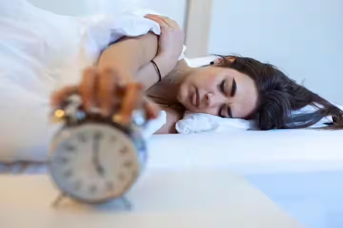 Over Sleeping Side Effects: लंबे समय तक सोने से सेहत पर पड़ सकता है बुरा असर, इन बीमारियों का बढ़ता है खतरा Over Sleeping Side Effects: लंबे समय तक सोने से सेहत पर पड़ सकता है बुरा असर, इन बीमारियों का बढ़ता है खतरा