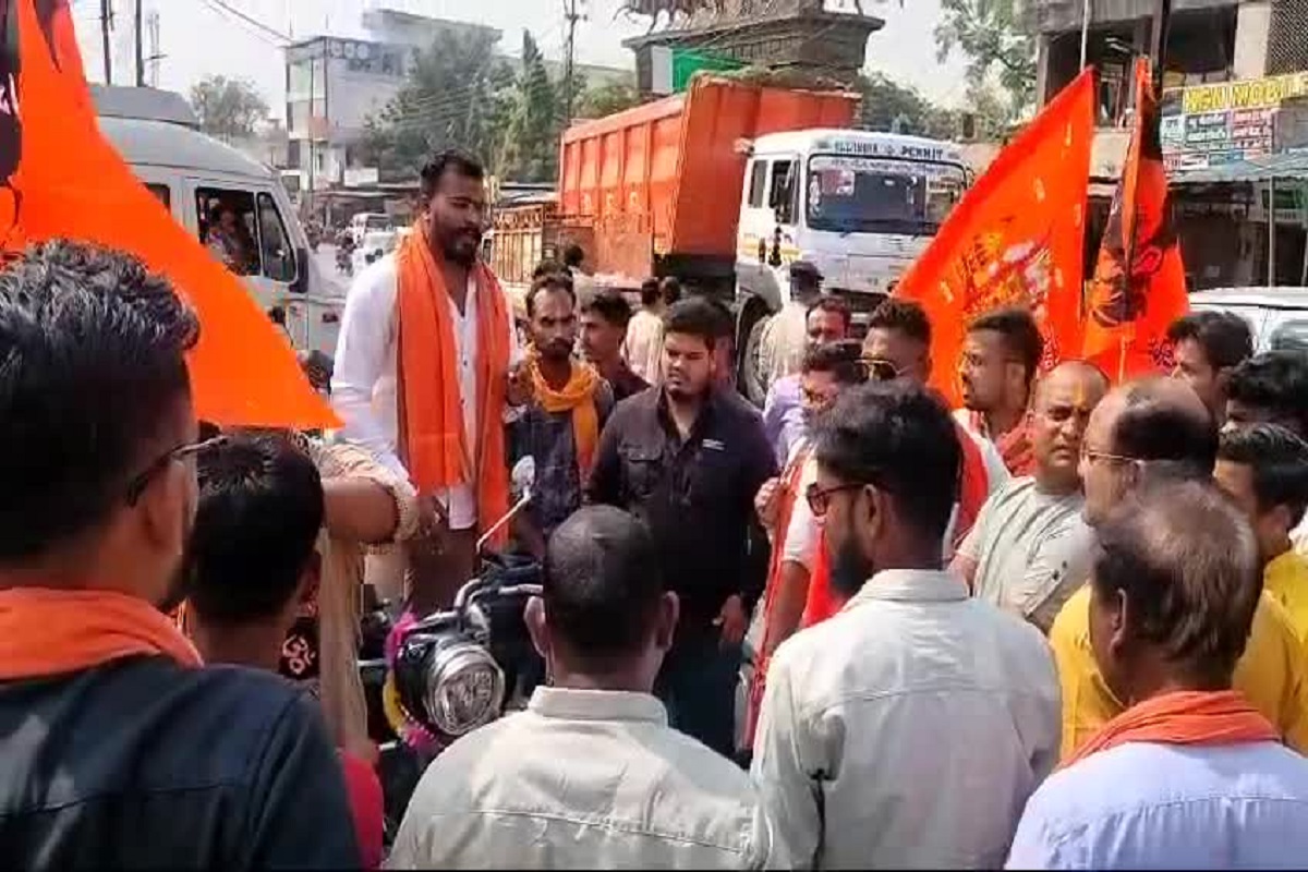 छत्तीसगढ़ में ​धर्मांतरण पर बवाल! कांग्रेस विधायक ने दे दी बलौदाबाजार और लोहारीडीह जैसी घटना की चेतावनी