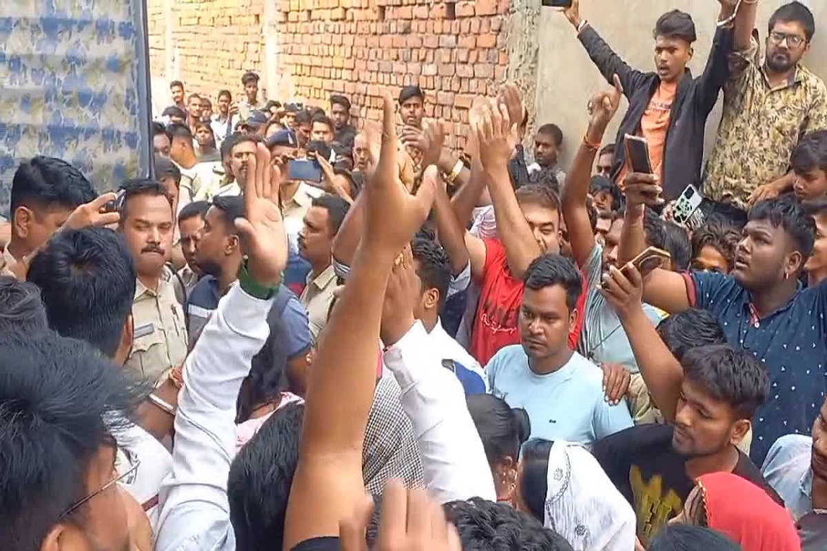 धर्मांतरण पर मचा बवाल! मसीही समाज की प्रार्थना सभा में पहुंचे हिंदुवादी संगठन, हिरासत में लिए गए पास्टर और सहयोगी