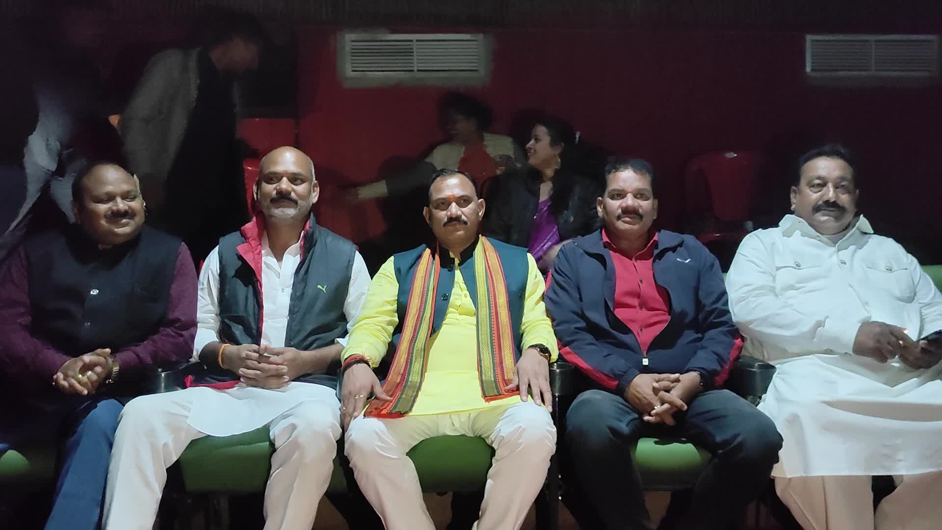 स्वास्थ्य मंत्री श्यामबिहारी जायसवाल ने कार्यकर्ताओं के साथ देखी ‘द साबरमती रिपोर्ट’, बोले ‘यह फिल्म नहीं एक सच्चाई है’