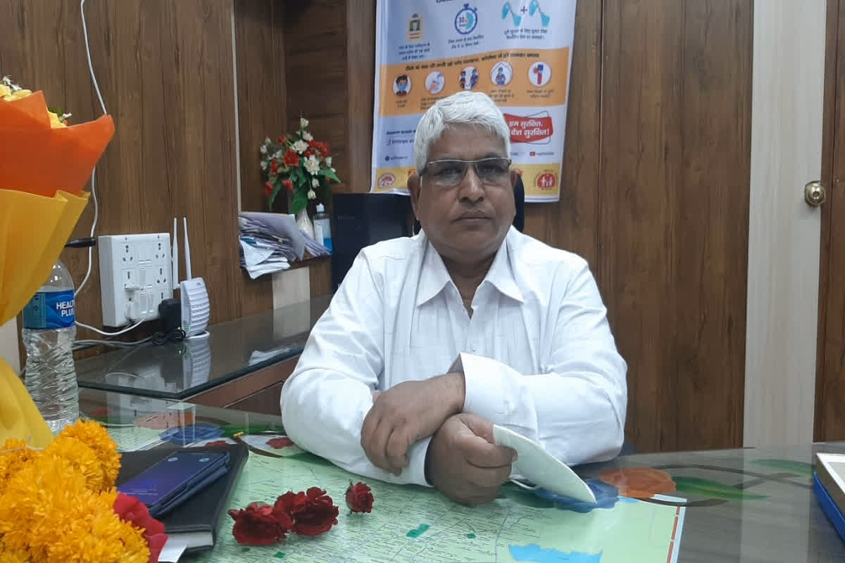Show Cause Notice to Indore CMHO: मुश्किलों में घिरे सीएमएचओ बीएस सैत्या, इस मामले को लेकर शोकाज नोटिस जारी, तीन दिन के अंदर मांगा जवाब