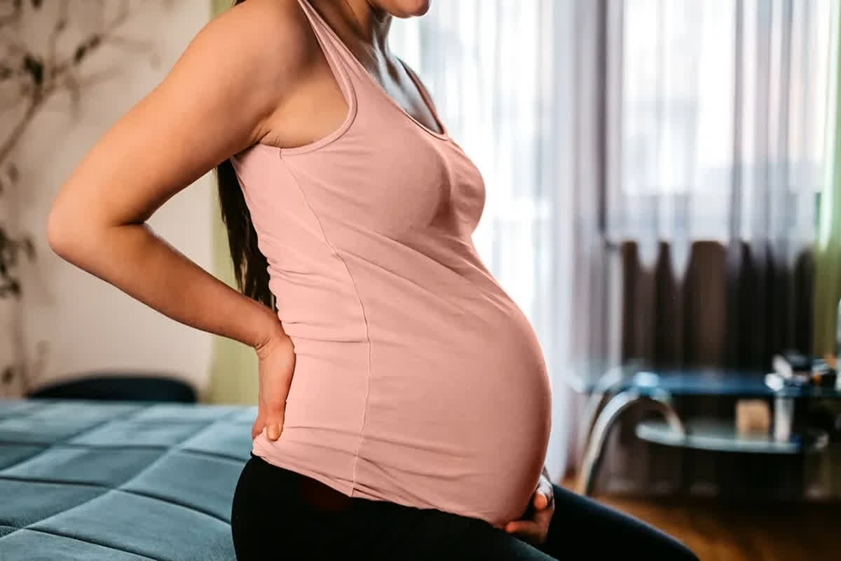 Unmarried girls pregnant women messages: 40 कुंवारी लड़कियों के मोबाईल पर आया गर्भवती महिलाओं का मैसेज.. इलाके में मचा हड़कंप, जानें फिर क्या हुआ