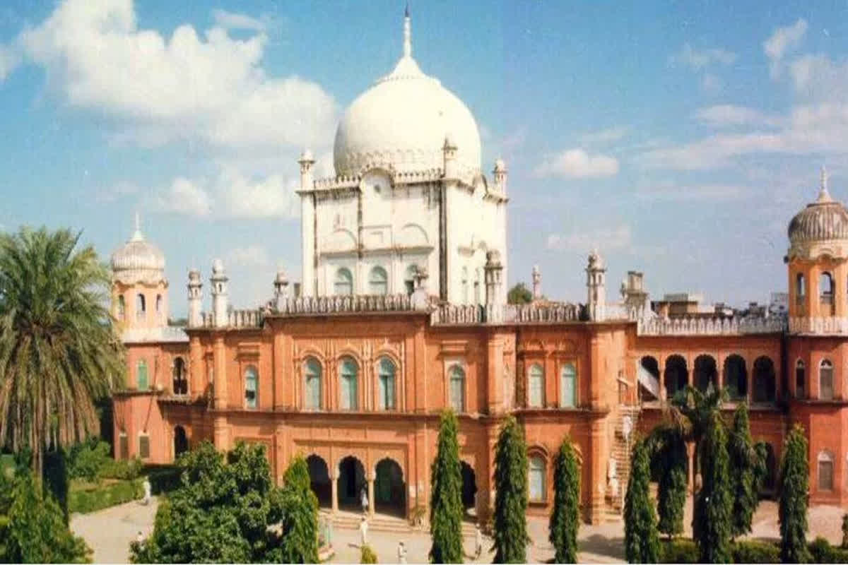 Darul Uloom Women Entry: दारुल उलूम में महिलाओं की एंट्री पर लगा प्रतिबंध हटा, लेकिन प्रवेश के लिए इन शर्तों का करना होगा पालन
