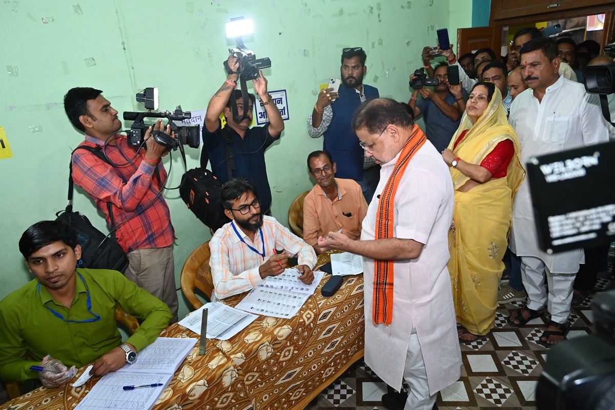 Assembly by polls voting till 11 AM : रायपुर दक्षिण विधानसभा में 18.73%, बुधनी में 36.60%, विजयपुर में 38.26% हुई वोटिंग