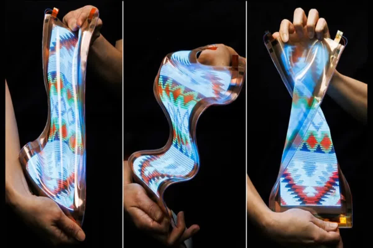 LG Stretchable Display: आ गया दुनिया का पहला 50% स्ट्रेचेबल डिस्प्ले, खींचने पर बढ़ जाएगी साइज, मोड़ने और फोल्ड करने पर भी नहीं टूटेगी स्क्रीन