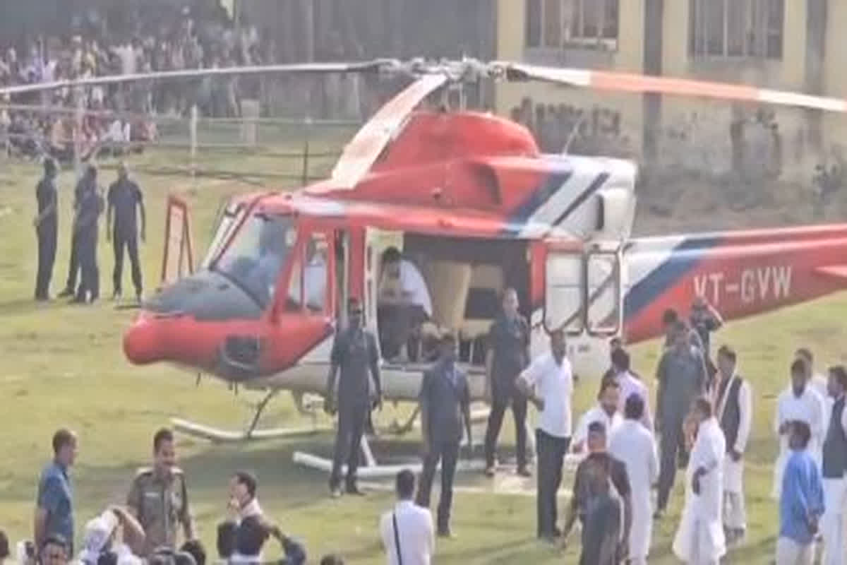 Rahul Gandhi Chopper News: राहुल गांधी के हेलीकॉप्टर को नहीं मिली उड़ान भरने की अनुमति, कांग्रेस ने कहा- पीएम मोदी की वजह से नहीं मिला क्लीयरेंस