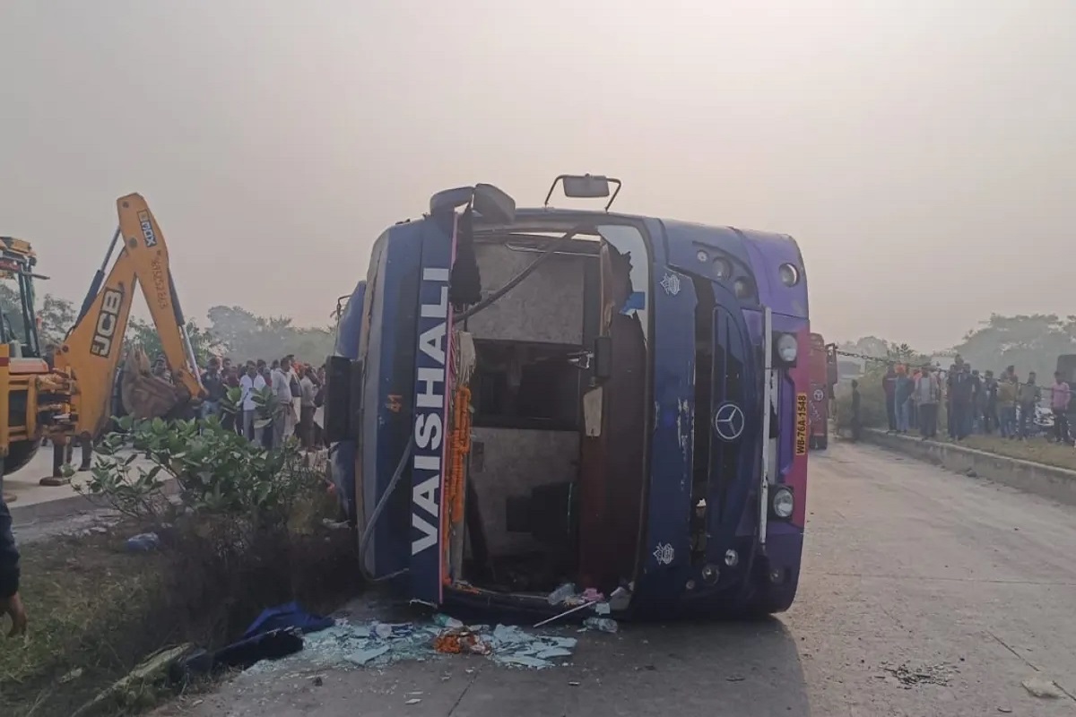 Jharkhand Road Accident: अनियंत्रित होकर पलटी यात्रियों से खचाखच भरी बस, 7 लोगों की मौत, इतने लोग थे सवार