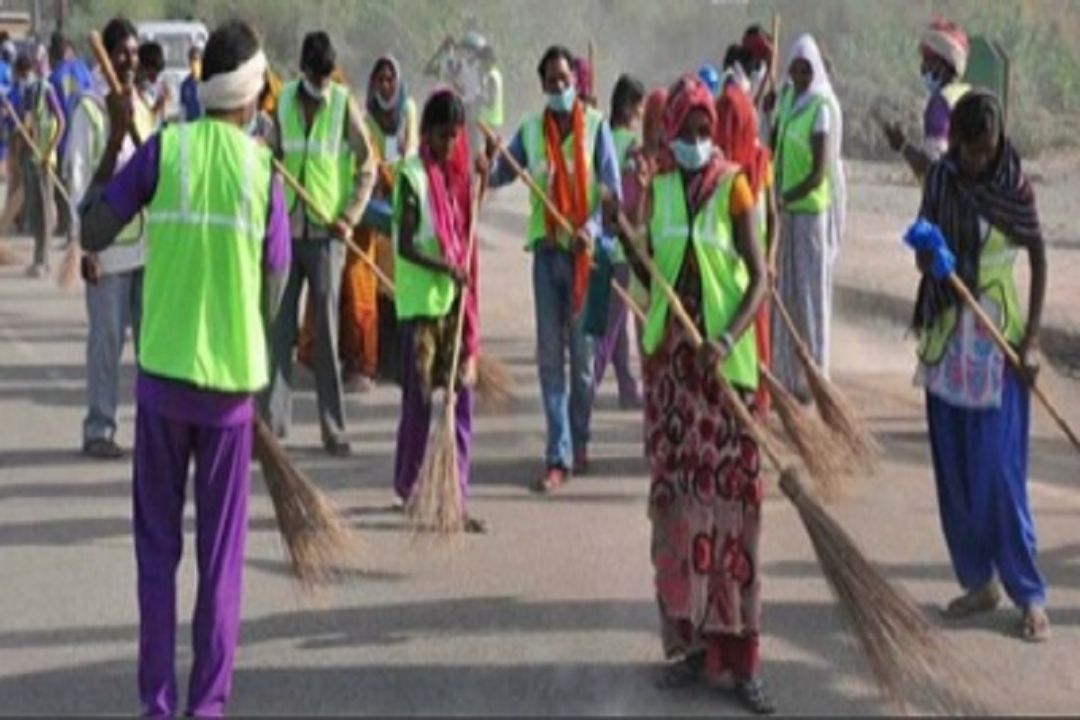 Safai Karamchari Recruitment Latest Update: नगरीय निकायों में सफाई कर्मचारियों की 23 हजार पदों पर भर्ती, केवल इस दस्तावेज से मिलेगी नौकरी, यहां जानें पूरी डिटेल