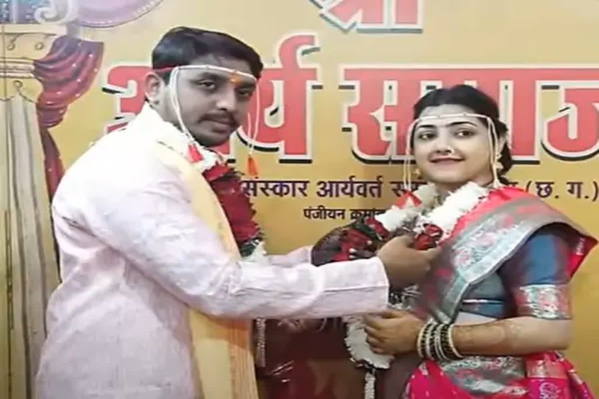 School Teacher Marry With Driver: स्कूल के ड्राइवर पर आ गया मैडम का दिल, घर से भागकर रचाई शादी, लंबे समय से दोनों के बीच चल रहा था अफेयर