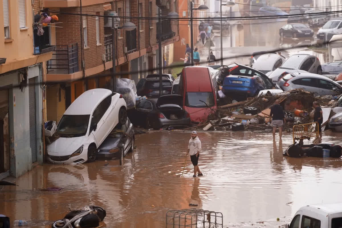 Spain Flood Update: भीषण बाढ़ का कहर.. अब तक 150 से ज्यादा लोगों की मौत, कई गांव तबाह