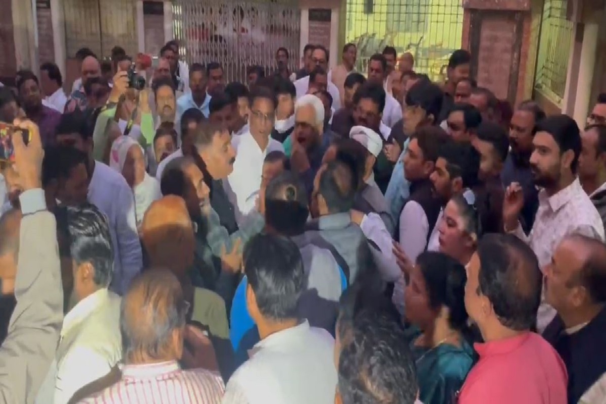 बिलासपुर में कांग्रेस की बैठक में हंगामा, आपस में भिड़े दो गुटों के नेता, गाली-गलौज से धमकी-चमकी तक पहुंची बात