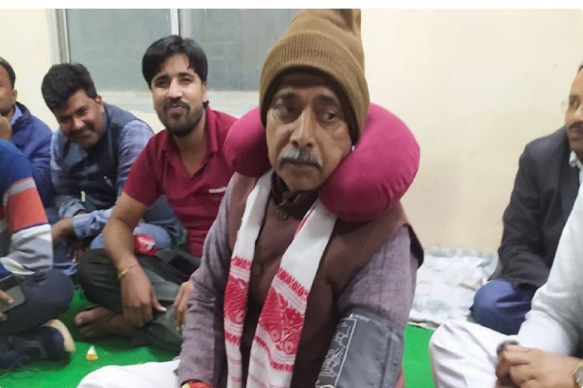 मंदिर परिसर में पत्थरबाजी के बाद खूब चले लाठी डंडे, बीजेपी विधायक गिरफ्तार, पुलिस की हिरासत में कटी रात