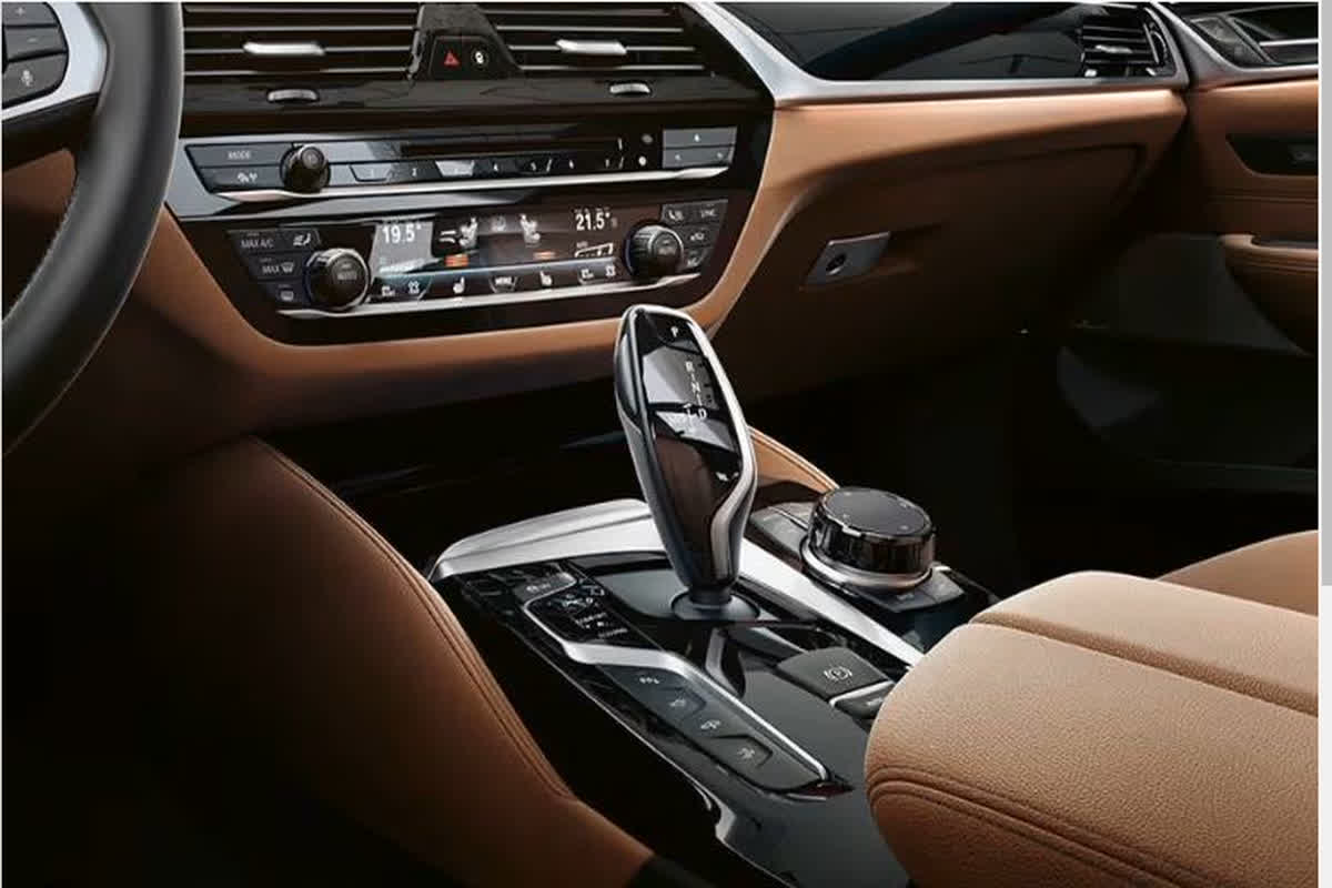 BMW Car Price Hike: लक्जरी कार खरीदने वालों को बड़ा झटका, पॉपुलर कंपनी ने बढ़ाई अपनी कारों की कीमत, इस दिन से होगी लागू