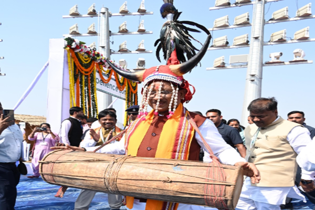 CG News: बस्तरिया रंग में रंगे मुख्यमंत्री विष्णु देव साय, टेकऑफ़ से पहले हल्बी, पहुंचने पर गोंडी में ट्वीट कर कहा- ‘मावा बस्तर, बचोन सुंदर’