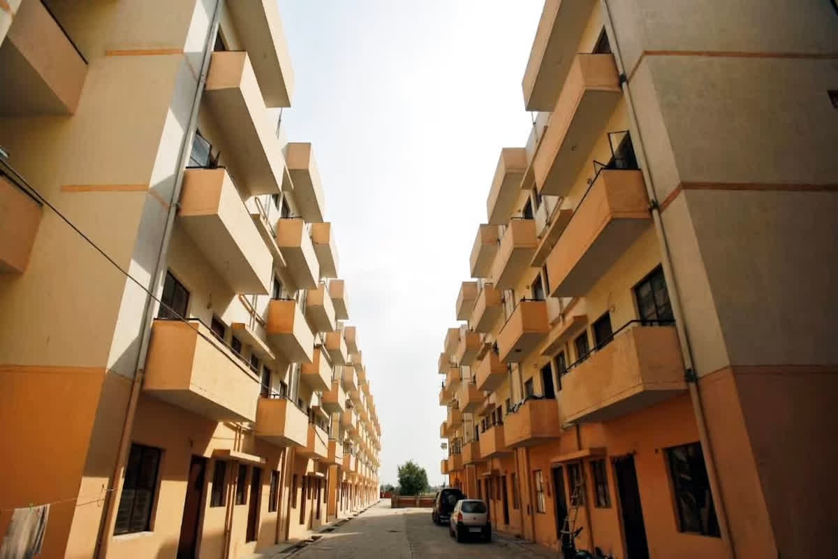 PM Awas yojana online apply: पीएम आवास के लिए ऑनलाइन सेंटर जानें की जरूरत नहीं.. घर बैठे मोबाइल से कराएं आवेदन, बहुत आसान है प्रक्रिया..