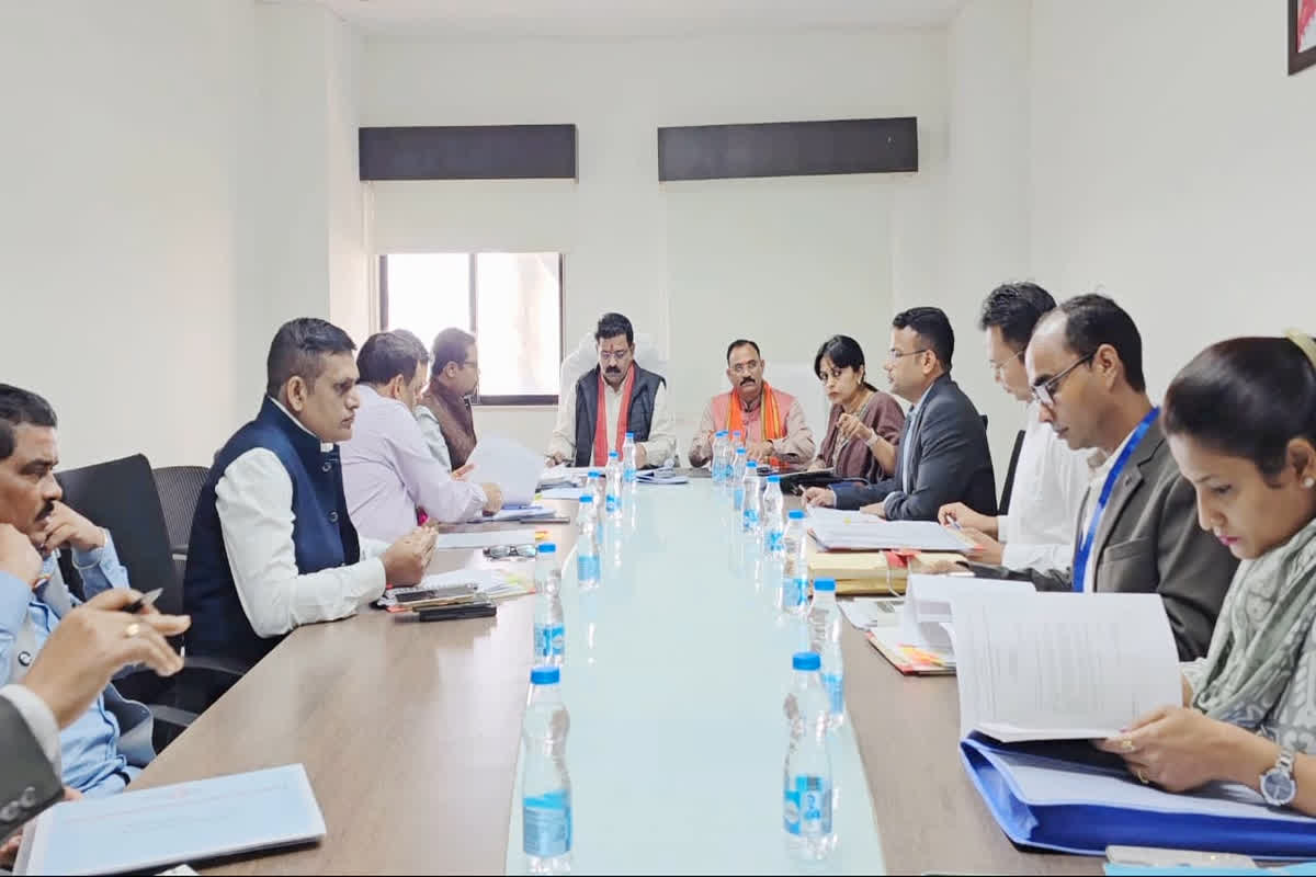 Home and Health Department Meeting : नशीली दवाओं का कारोबार करने वालों की आएगी शामत, डिप्टी सीएम विजय शर्मा ने अधिकारियों को दिए कड़ी कार्रवाई करने के निर्देश