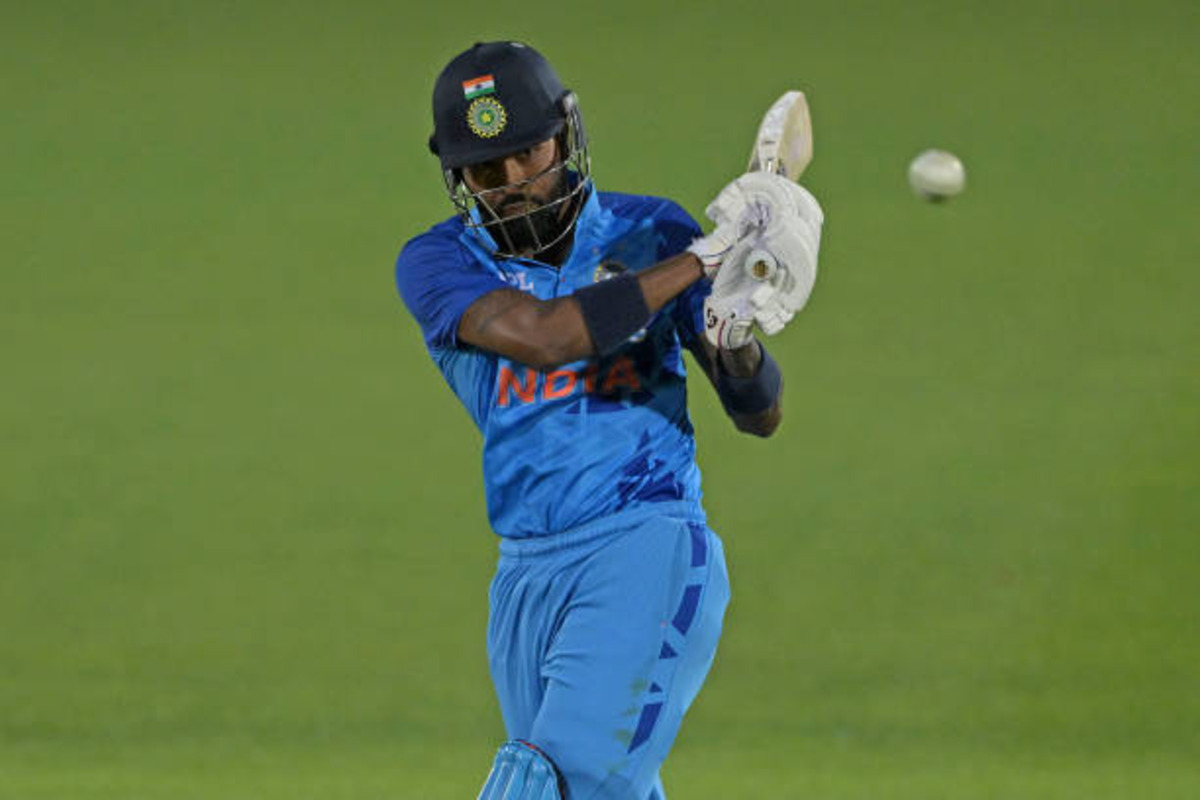 Syed Mushtaq Ali Trophy : तूफ़ान की तरह कहर बनकर टूटे हार्दिक पांड्या, एक ओवर में बना दिए इतने रन कि गिनते गिनते थकें अंपायर!