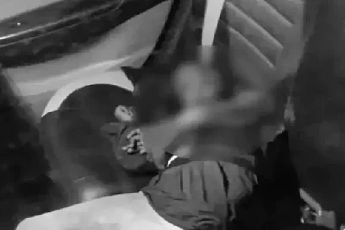 Gujarat News: खेलते-खेलते कार में बैठ गए चार बच्चे, अचानक हो गया लॉक, दम घुटने से सभी की मौत, मचा हड़कंप