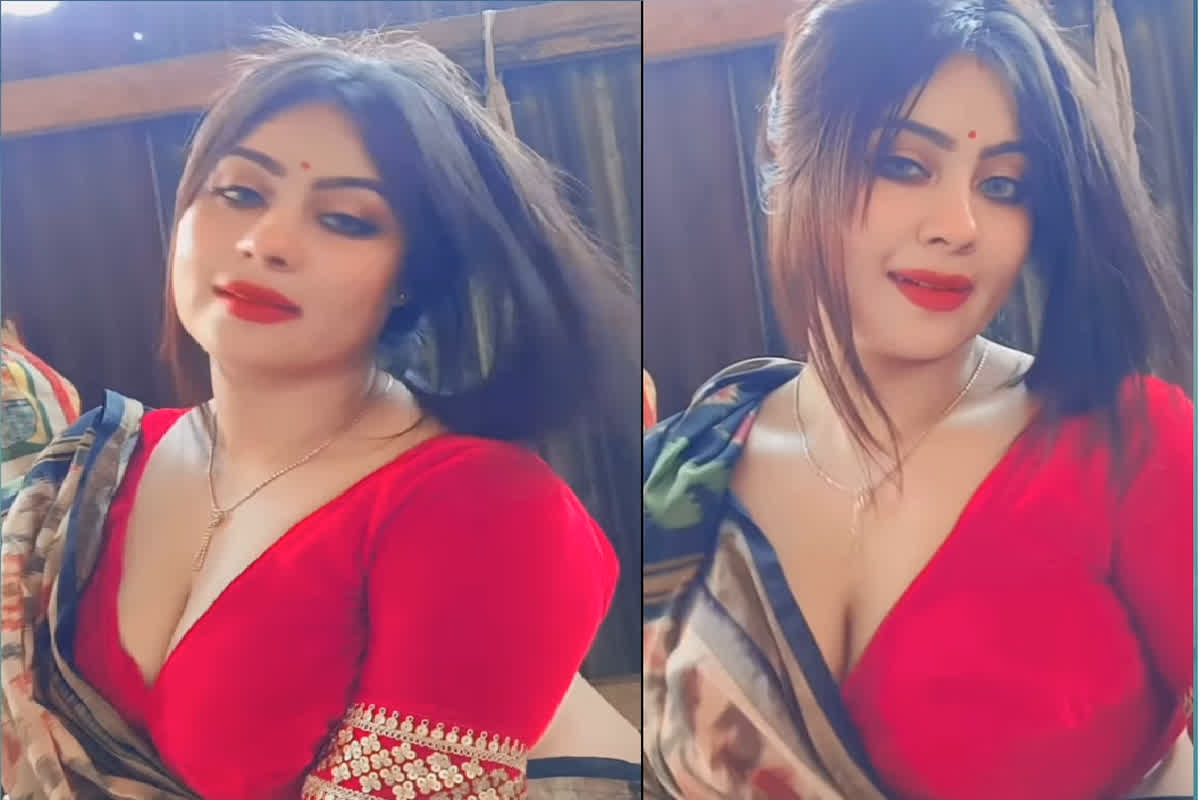 Desi Bhabhi Hot Sexy Video: देसी भाभी ने डीपनेक ब्लाउज में उड़ाया गर्दा, सेक्सी वीडियो देख उड़े युवाओं के होश