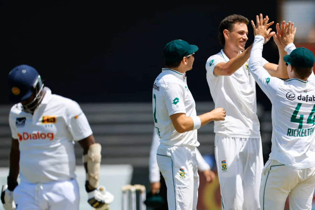 South Africa bowled out sri lanka on just 42 runs in just 13.5 overs in a Test Match