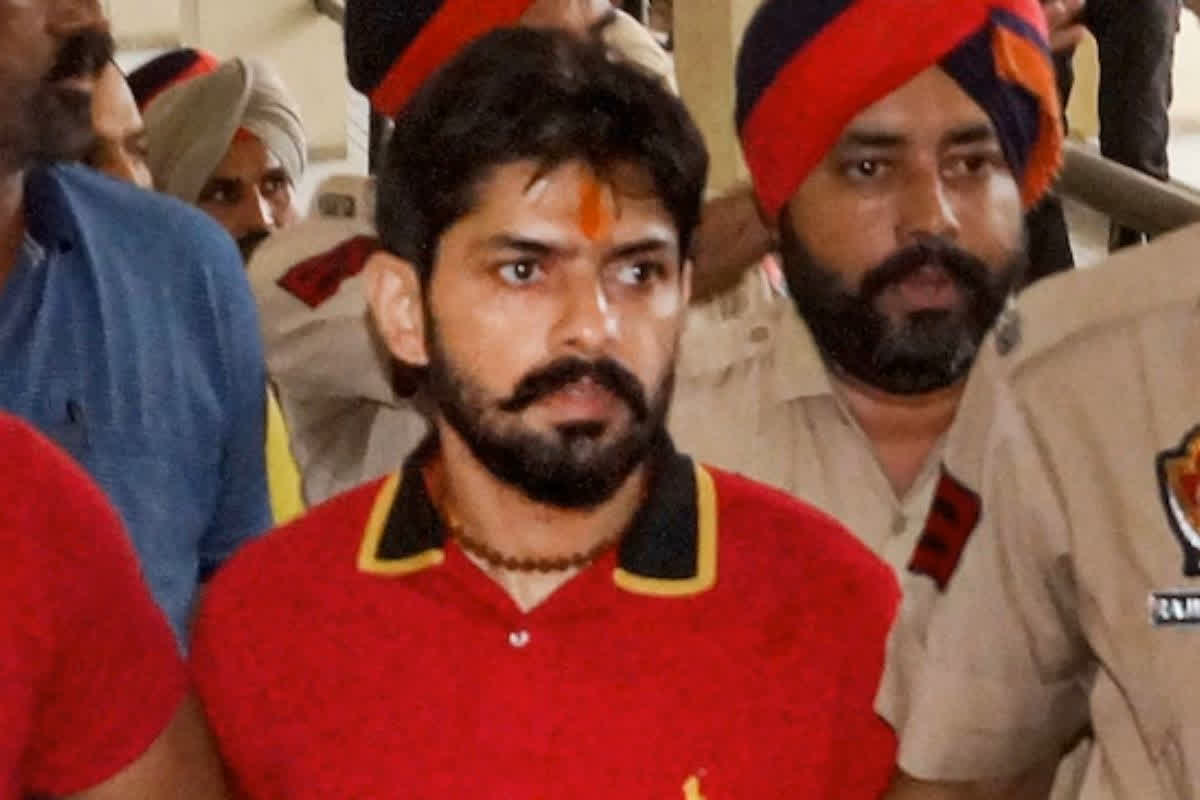 Lawrence Bishnoi latest threat news: गैंगस्टर लॉरेंस बिश्नोई जिसे भी देगा धमकी उनकी रक्षा करेगा ये संगठन.. जारी किया हेल्पलाइन नंबर,