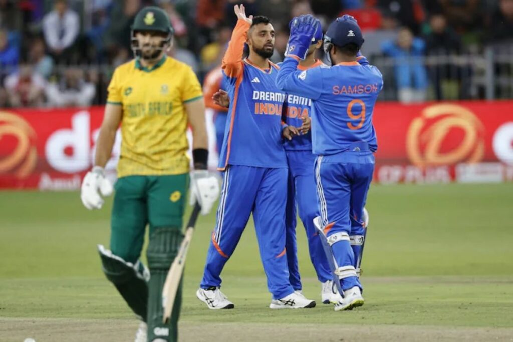 South Africa won the second T20 match by three wickets