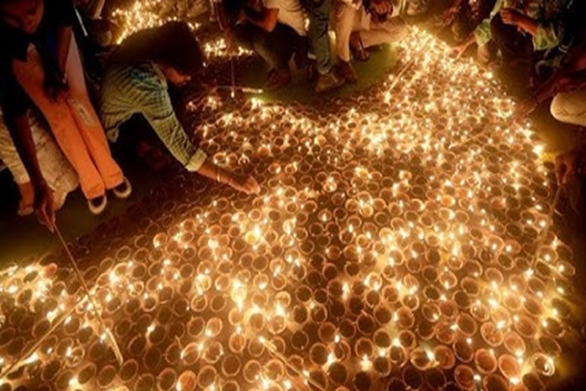 Today News and LIVE Update 1 November : दीपोत्सव कार्यक्रम में शामिल हुए सीएम विष्णुदेव साय, 11000 दीप जलाकर मनाई दिवाली