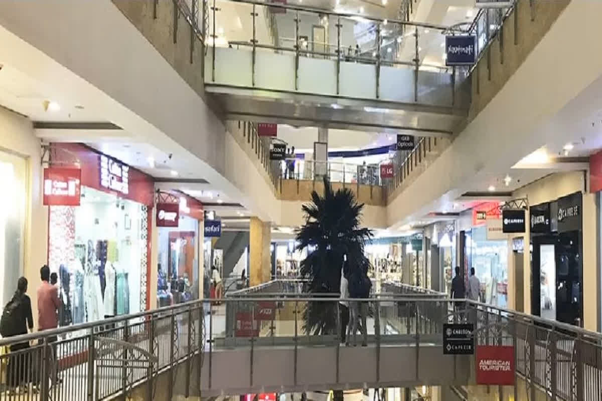 GIP Mall News: मॉल में दर्दनाक हादसा, चौथी मंजिले से राजधानी की महिला ने लगाई छलांग, मचा हड़कंप