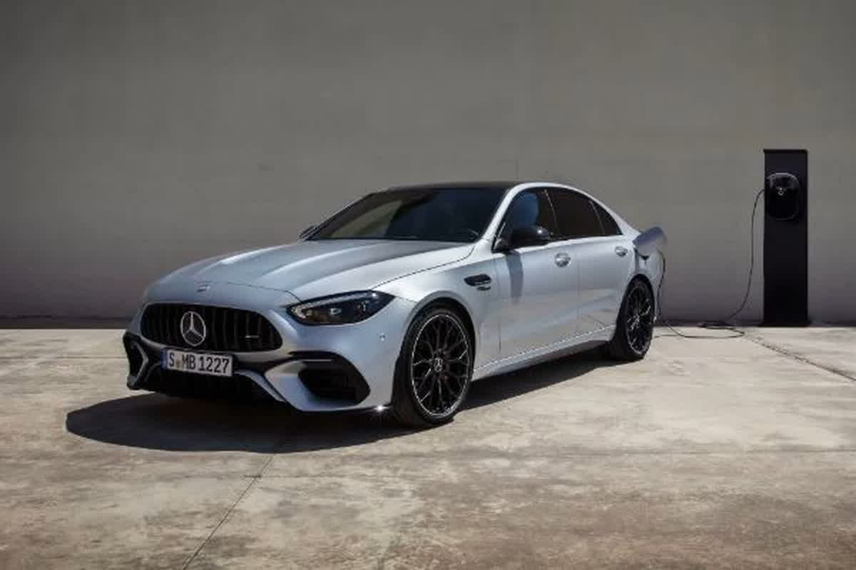 Mercedes AMG C 63 S E Performance : Mercedes ने लॉन्च की अपनी दमदार कार, बिना पेट्रोल के भी चलेगी कई किलोमीटर