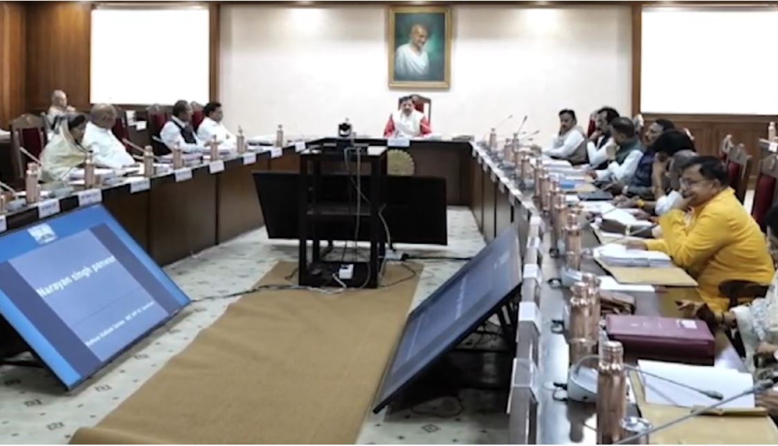 MP News: मोहन कैबिनेट ने लिए कई बड़े फैसले, सिविल सेवा में महिलाओं के आरक्षण में बढ़ोत्तरी, 254 नए उर्वरक विक्रय केंद्रों को मंजूरी