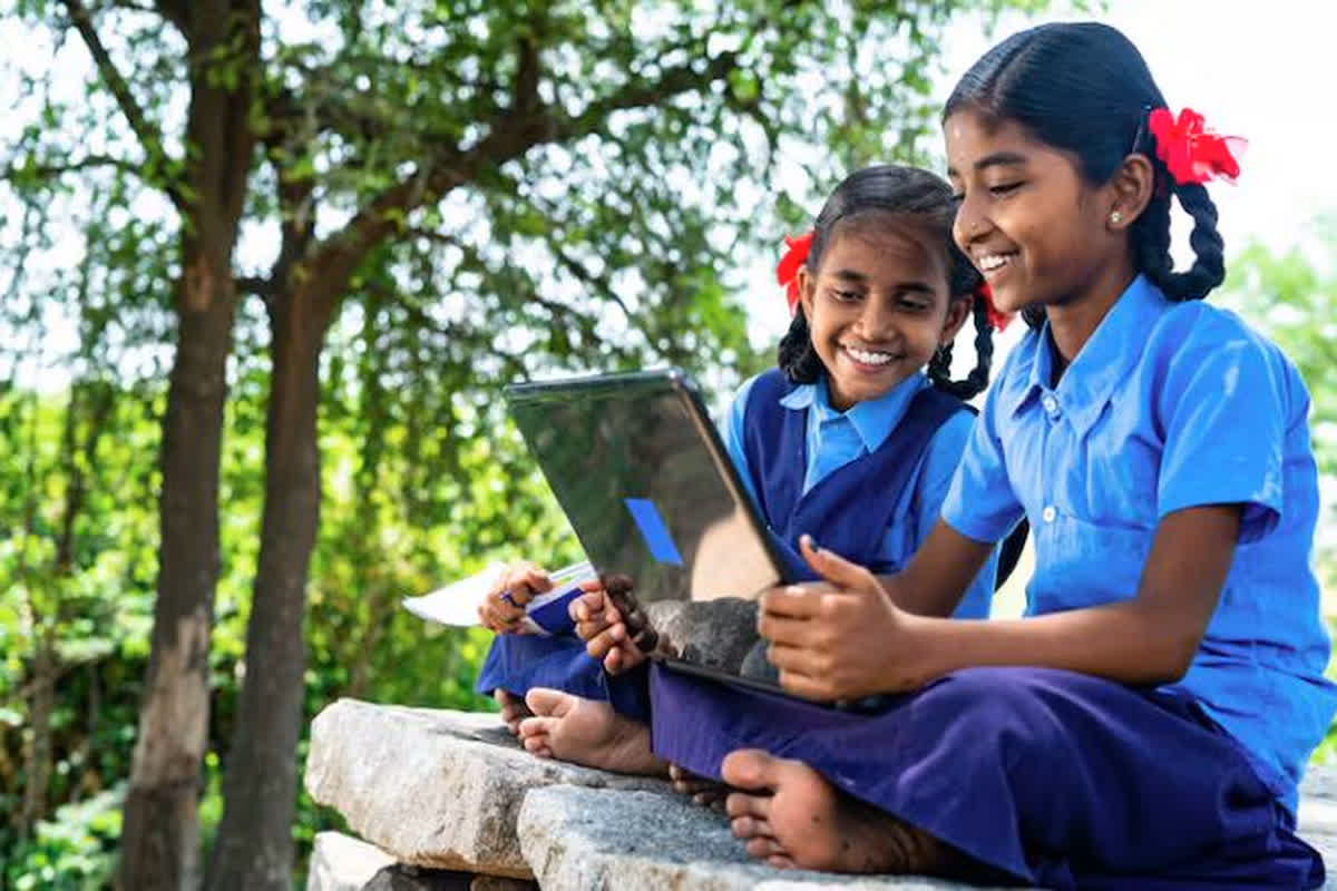 PM Vidya laxmi Scheme: पैसों की कमी होनहार छात्रों की पढ़ाई में नहीं बनेगी अड़चन, आसानी से मिलेगा 10 लाख तक का लोन, जानें कैसे