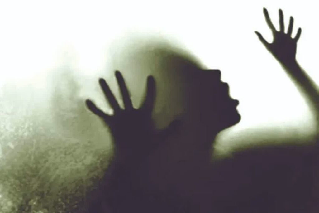 minor girl raped by school van driver in front of his mother 