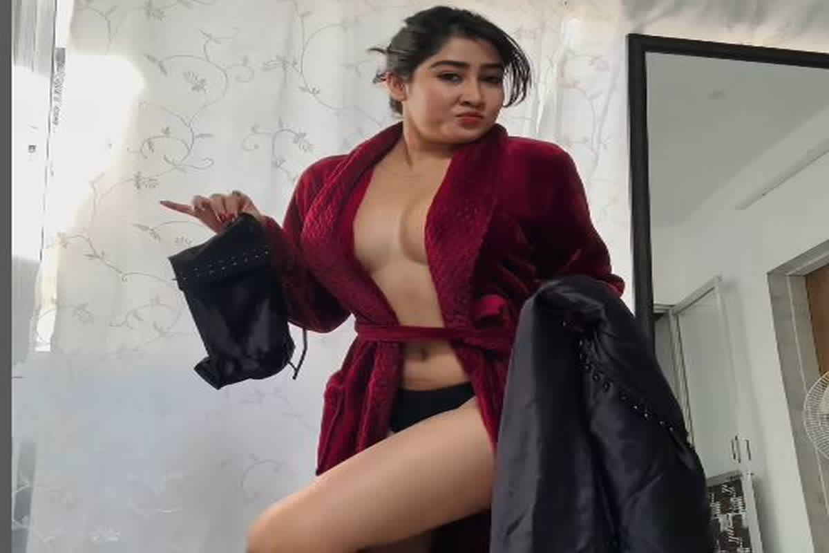 Sofia ansari new hot video: कैमरे के सामने ही गुजराती गर्ल ने बदले कपड़े, Sexy Video में दिखाया सबसे हॉट अवतार