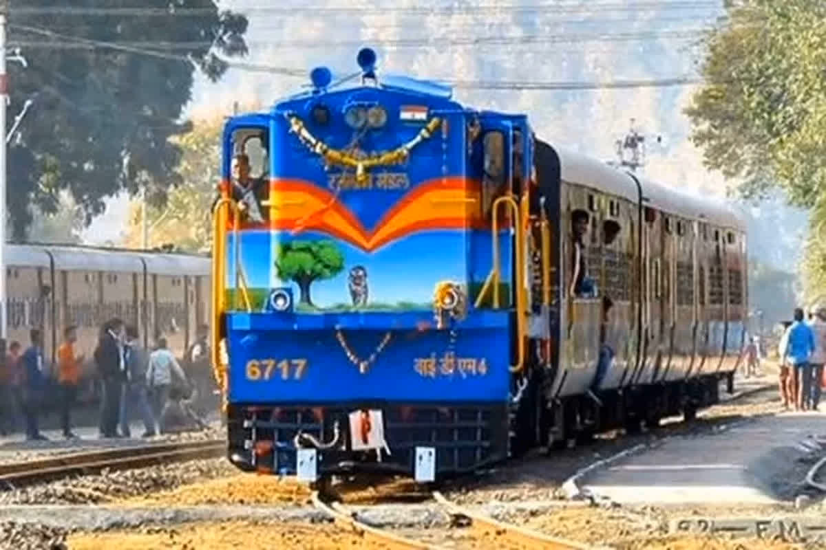 Mahakumbh Special Train: यात्रियों के लिए खुशखबरी.. रेलवे ने किया बड़ा ऐलान, महाकुंभ के लिए चलाई जाएगा13,000 स्पेशल ट्रेनें