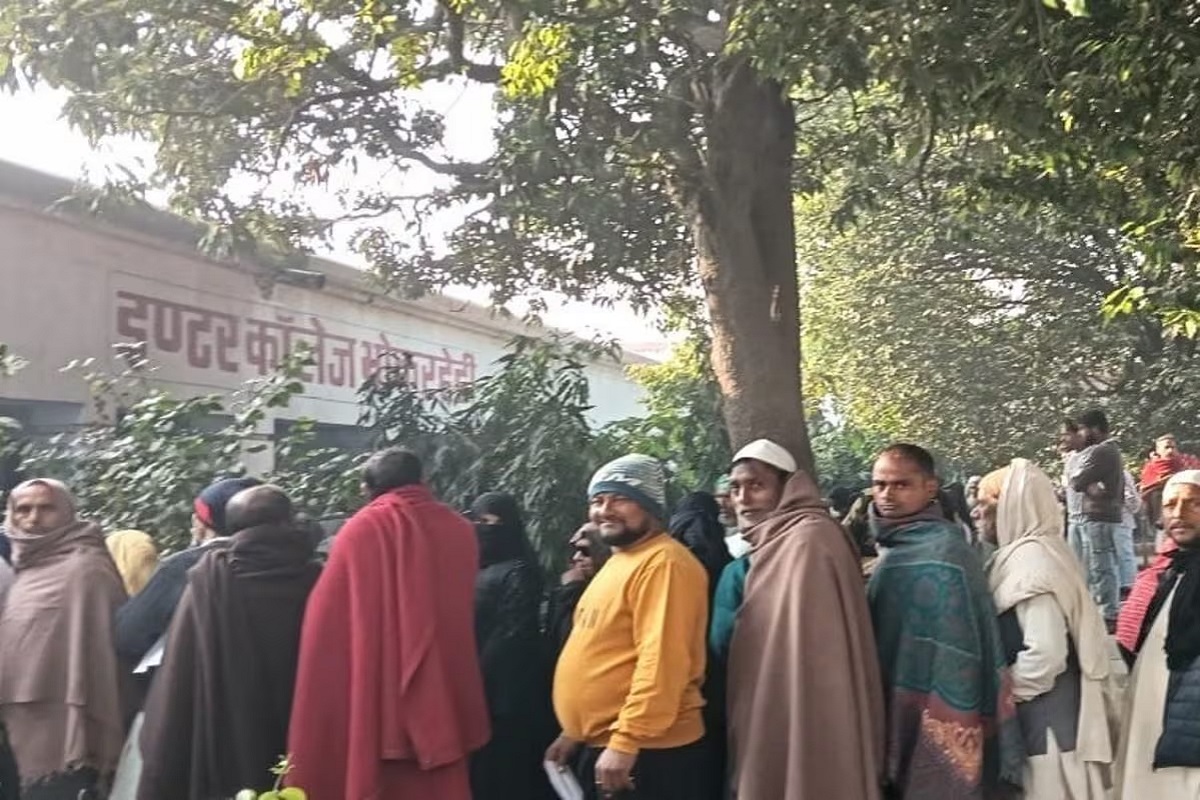 UP By-Election Update: उपचुनाव के बीच यूपी में अब बुर्के पर बवाल! भाजपा ने फर्जी वोटिंग का लगाया आरोप, इधर मुजफ्फरपुर में पुलिस पर पथराव