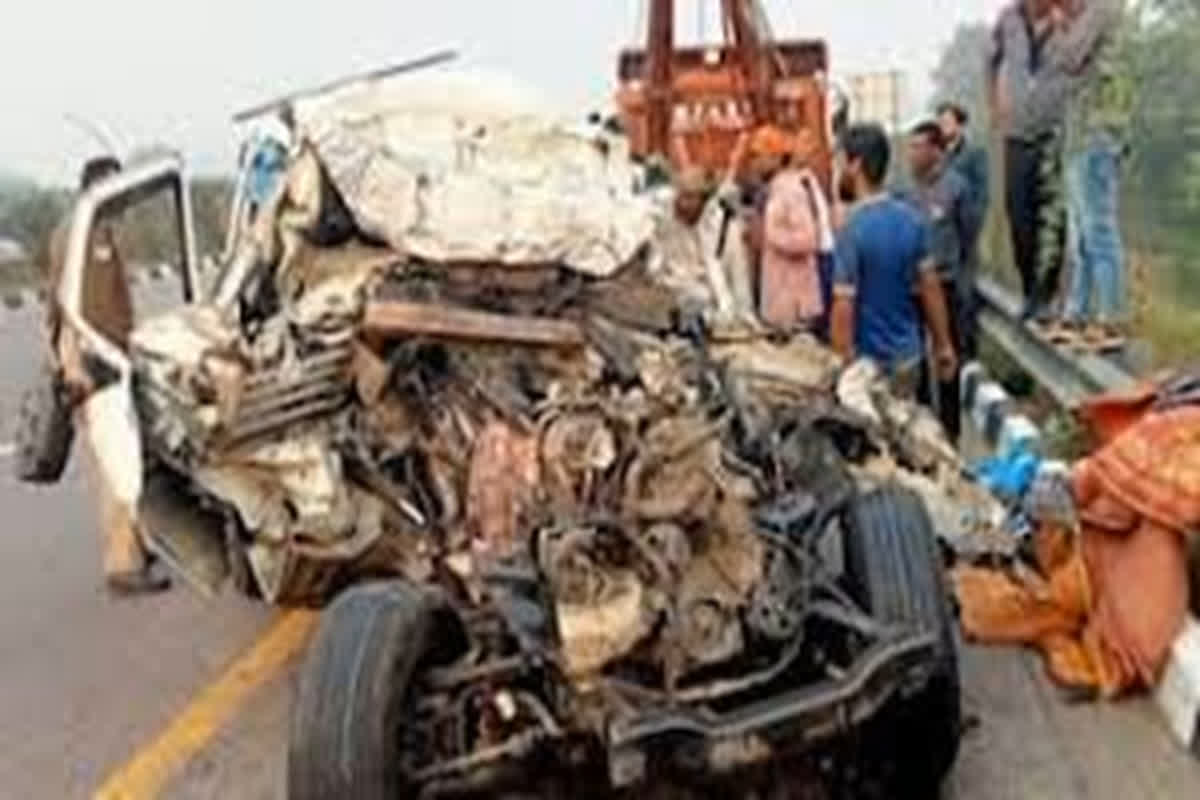 Agra-Lucknow Road Accident