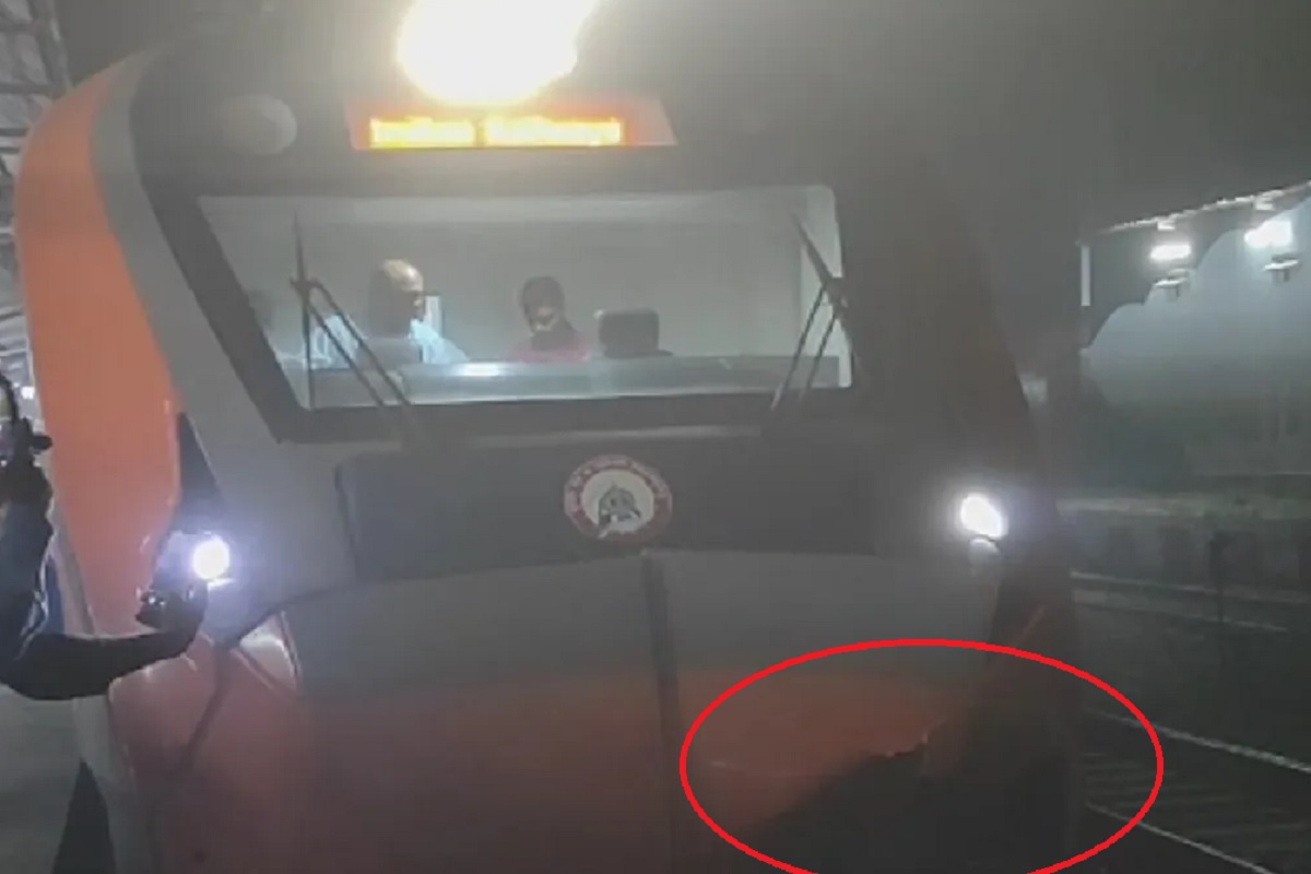 Vande Bharat Train Accident: वंदे भारत ट्रेन के साथ बड़ा हादसा, चलते-चलते अचानक थमें पहिए, मचा हड़कंप